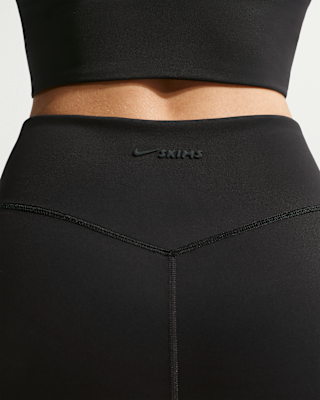 NIKE公式】NikeSKIMS Matte ウィメンズ ハイウエスト クロップド 43cm